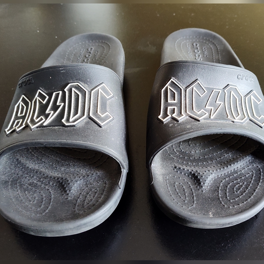 CROCS Black AC/DC Slide Sandals, Men's 10/ Women's 12, Excellent Condition - Picture 2 of 6
